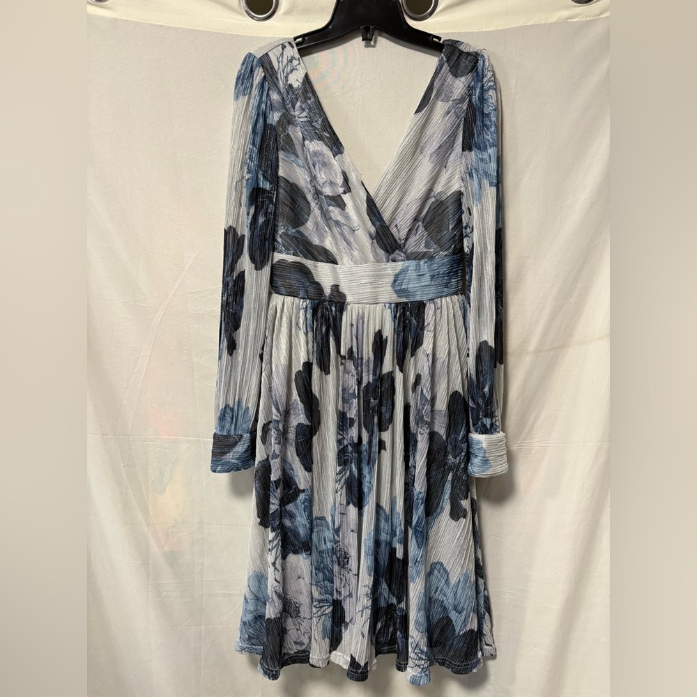 Le Chateau Metallic Floral Crinkle Dress Size Small - Picture 2 of 7